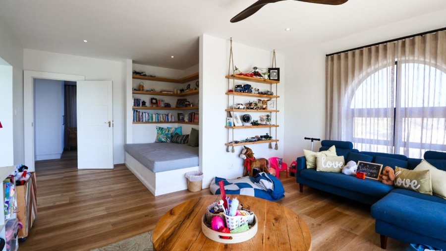 6 Bedroom Property for Sale in Whale Rock Heights Western Cape